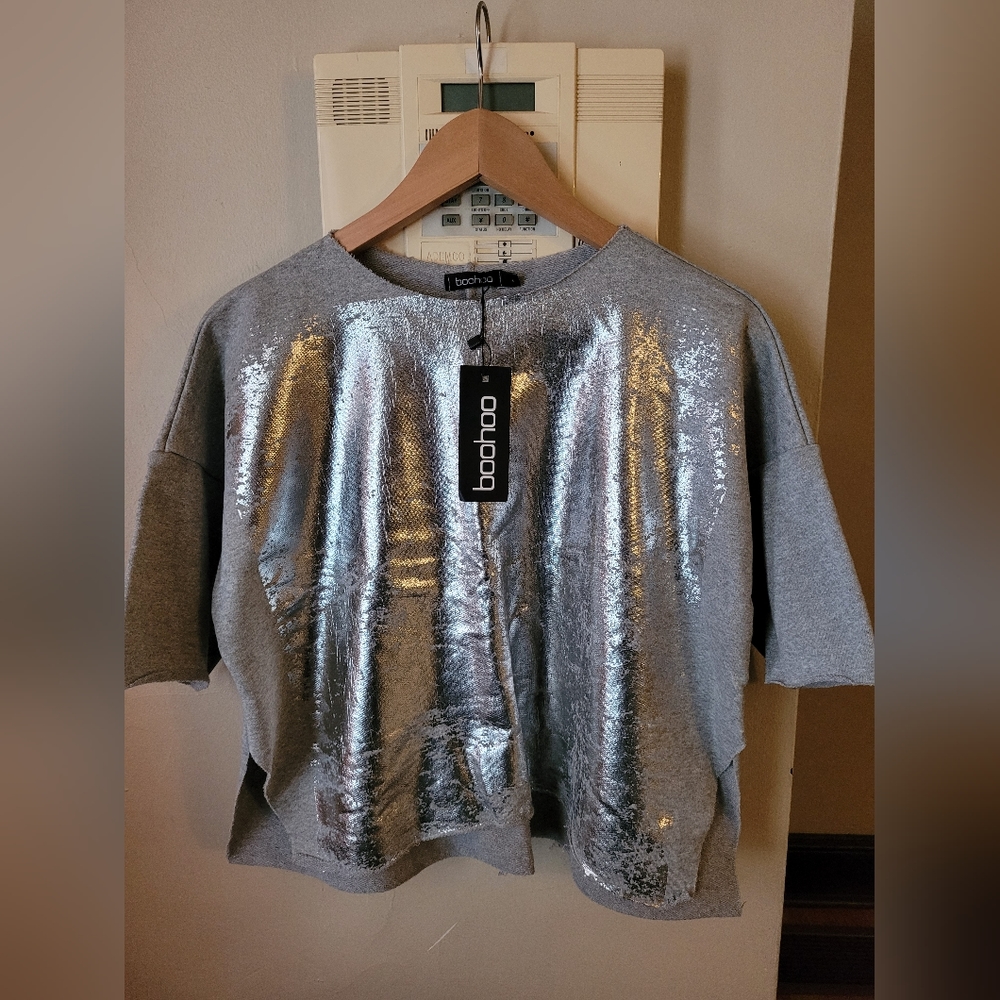 Boohoo NWT Grey & Silver Metallic Silver crop top